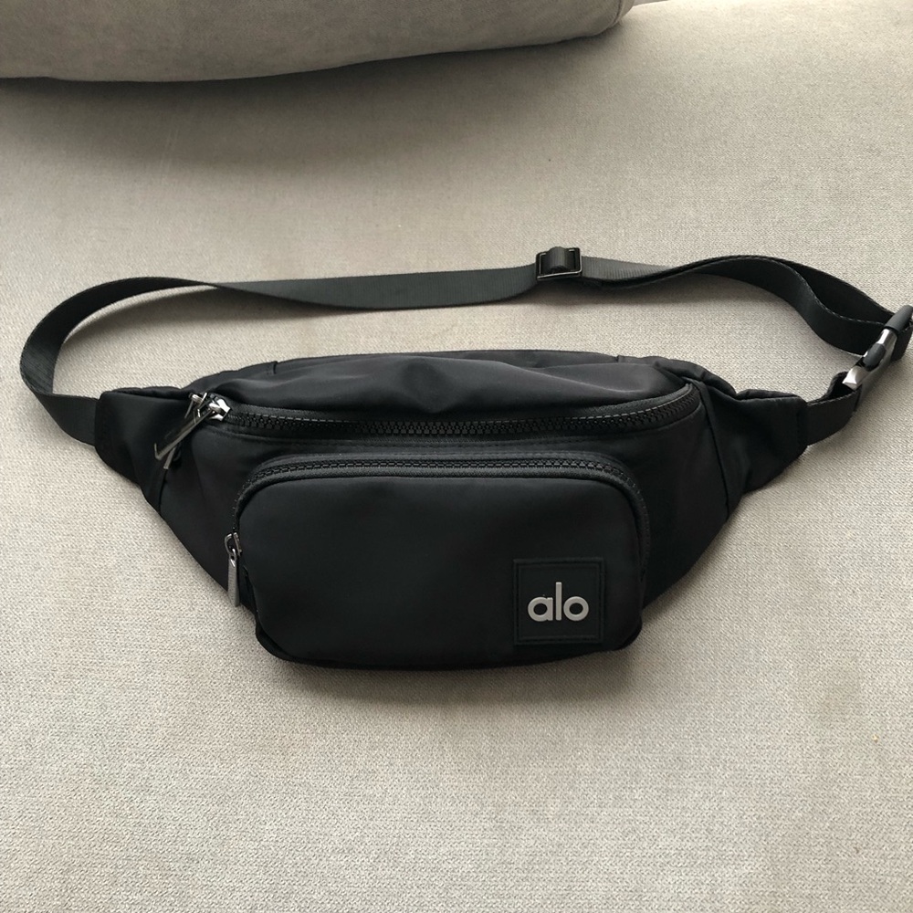 Alo Yoga Explorer Fanny Pack Black - Picture 4 of 15